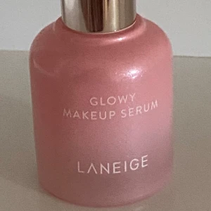 Laneige - Glowy makeup serum from laneige! Använd några gånger mycket kvar 💗