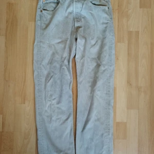 Levis 501  - Färg: Grå W:32 x L:32