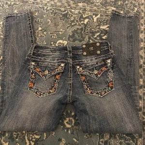 Miss me jeans - Har sytt om dom till bootcut💗 säljer pga att jag inte använder dom!💗