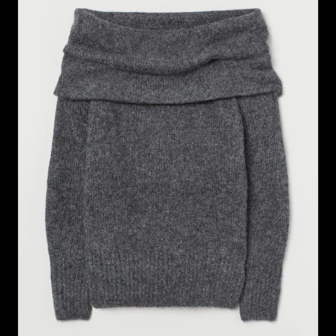 Mörkgrå off shoulder tröja 