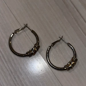 silver örhängen ringar - unika ring-örhängen. 3cm diameter.