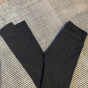 Replay  - Säljer dom här skitsnygga replay jeansen i skitbra passform. Skick 9/10 inga defekter alls. Storlek 29/30. Säljer dom på grund av att jag inte sndvänder dom längre. Nypris: 1900 mitt pris 400kr