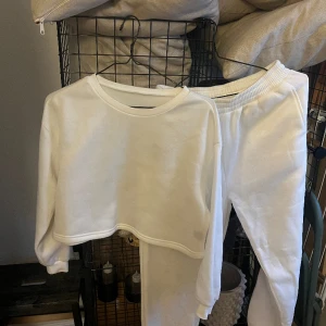 Mjukis set  - Vitt mjukis set, helt oanvänt.