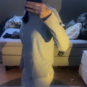 tröja - säljer denna fina tröja då den inte kommer till användning💓