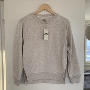 Tröja  - Helt oanvänd tröja i storlek Xs. Säljer för 280💓