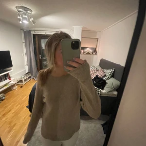 Stickad e - Jätte söt stickad tröja från vero moda, inga slitningar 💕