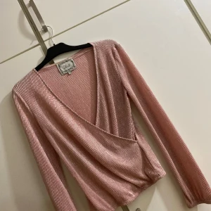 Tröja  - Storlek M pris 30 kr använd några gånger 