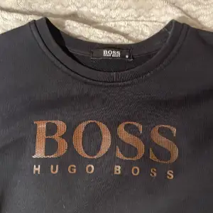 Hugo boss tröja i storlek s Den är i ganska bra skick 