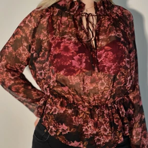 # 02 Långärmad rosig blus🌺 - Fin blus🌺🌸🌷  Modellen är 170cm!