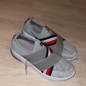 Tommy hilfiger skor nya - Helt nya, oanvända tommy hilfiger skor