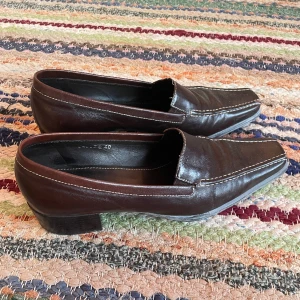 Loafers Geox  - Loafers från Geox inköpta på sellpy! Använda av mig 1 gång. Fint skick med mindre slitage på undersidan av skon (skickar bild vid intresse). Nypris ca 1000