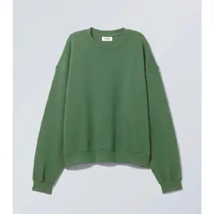 Säljer denna gröna sweatshirt från weekday Stl M. Nypris 330. Mitt pris 240.