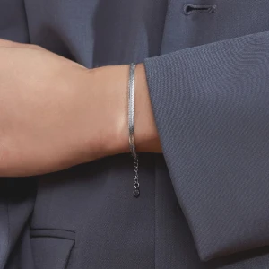 Herringbone armband - Super fint armband från Edblad, utan defekter! Säljer då jag har likadant i guld som jag använder mer. Nypris 300kr🩵