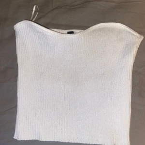 Tub topp  - Säljer denna fina tub toppen som är ribbad, den passar mig som är i storlek xs men även dem som har s