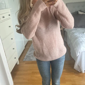 Stickad tröja  - Stickad tröja köpt på mq, nyskick💓💓