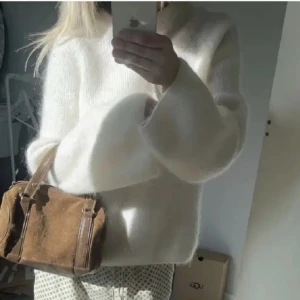 Stickad arket tröja - Säljer denna superfina stickade tröjan från arket då den inte kommer till användning💖