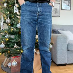 Ett par vintage Levis jeans. Inköpta från Levis.  Storlek 33/34 Modell 521