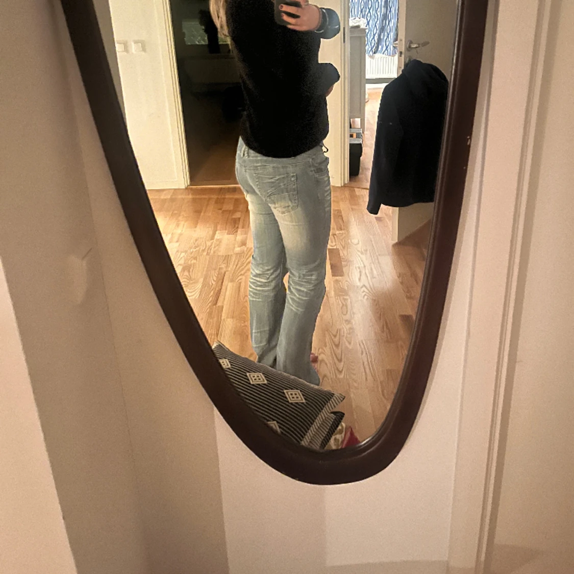 lågmidjade utsvängda jeans  - 91