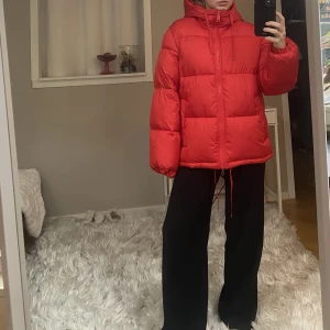 Vinterjacka - Skön, varm och oversized dunjacka från hm! I väldigt bra skick🥰