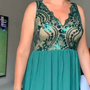 festklänning - oanvänd