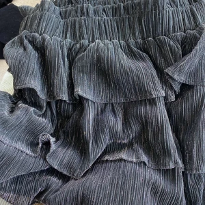 Glittrig kjol - Glittrig kjol som sitter jättefint. Storlek m men passar även mig som har s