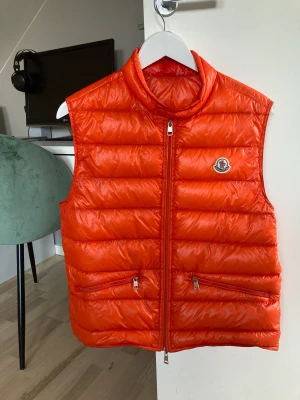Moncler gui väst  - Storlek 2 Bra skick 