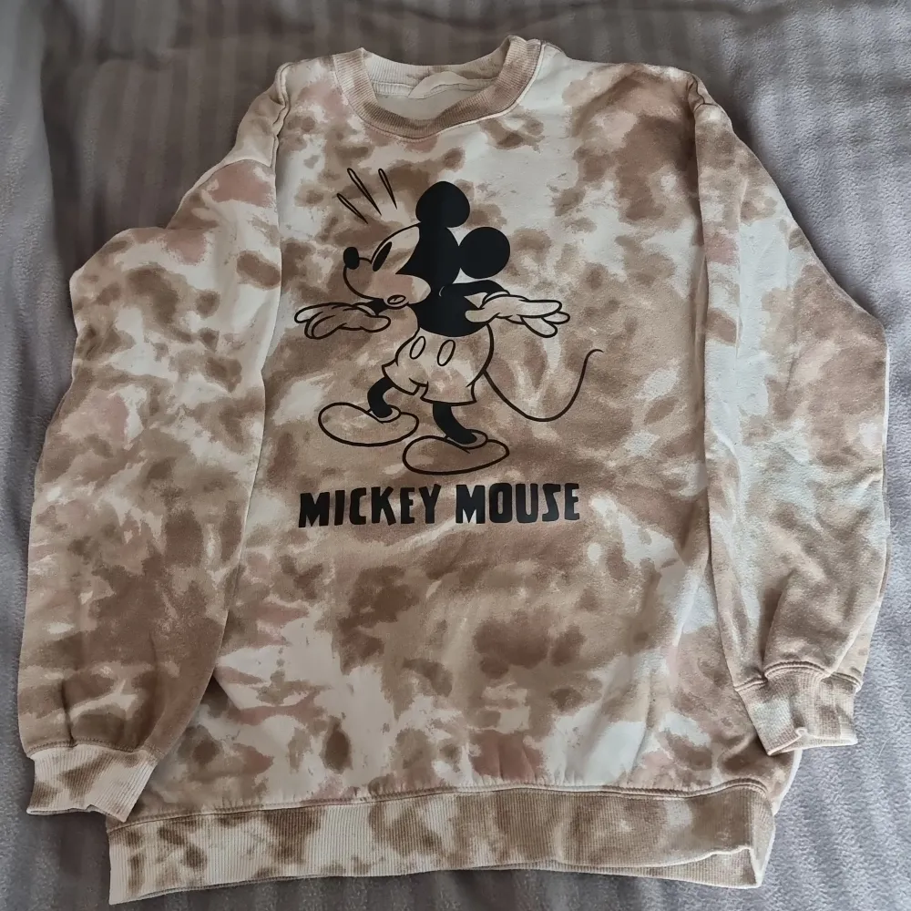 Mickey mouse tröja (Disney) i beige/brun.  EUR 170. Tröjor & Koftor.