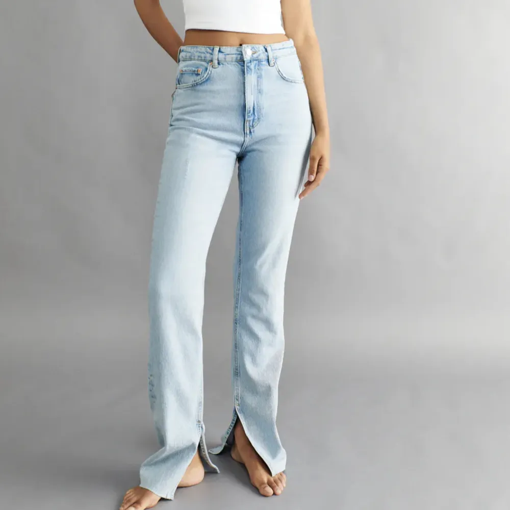 Intressekoll, mycket sparsamt använda jeans, kommer inte till användning. Nypris 499:-  . Jeans & Byxor.