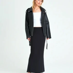 Långkjol 🍒 - Säljer denna helt slutsålda långkjol från bikbok, ny med lappar kvar! 💛  Dm vid frågor!🤗