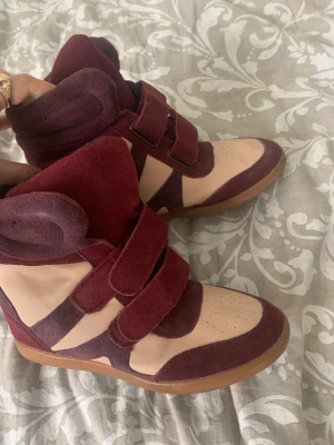 Isabel marant likande  - Isabel marant liknande skor i as fin vinröd färg!!