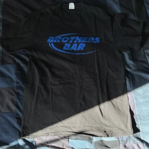 T-shirt med tryck - Stilig, snygg och Minimalistisk tryck. Cond: 10 Dm vid frågor 