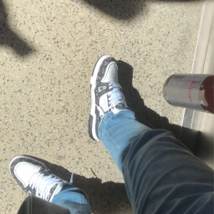 Louis Vuitton skor - Säljer dom här louis Vuitton skorna för dom va för stora för mig🌟