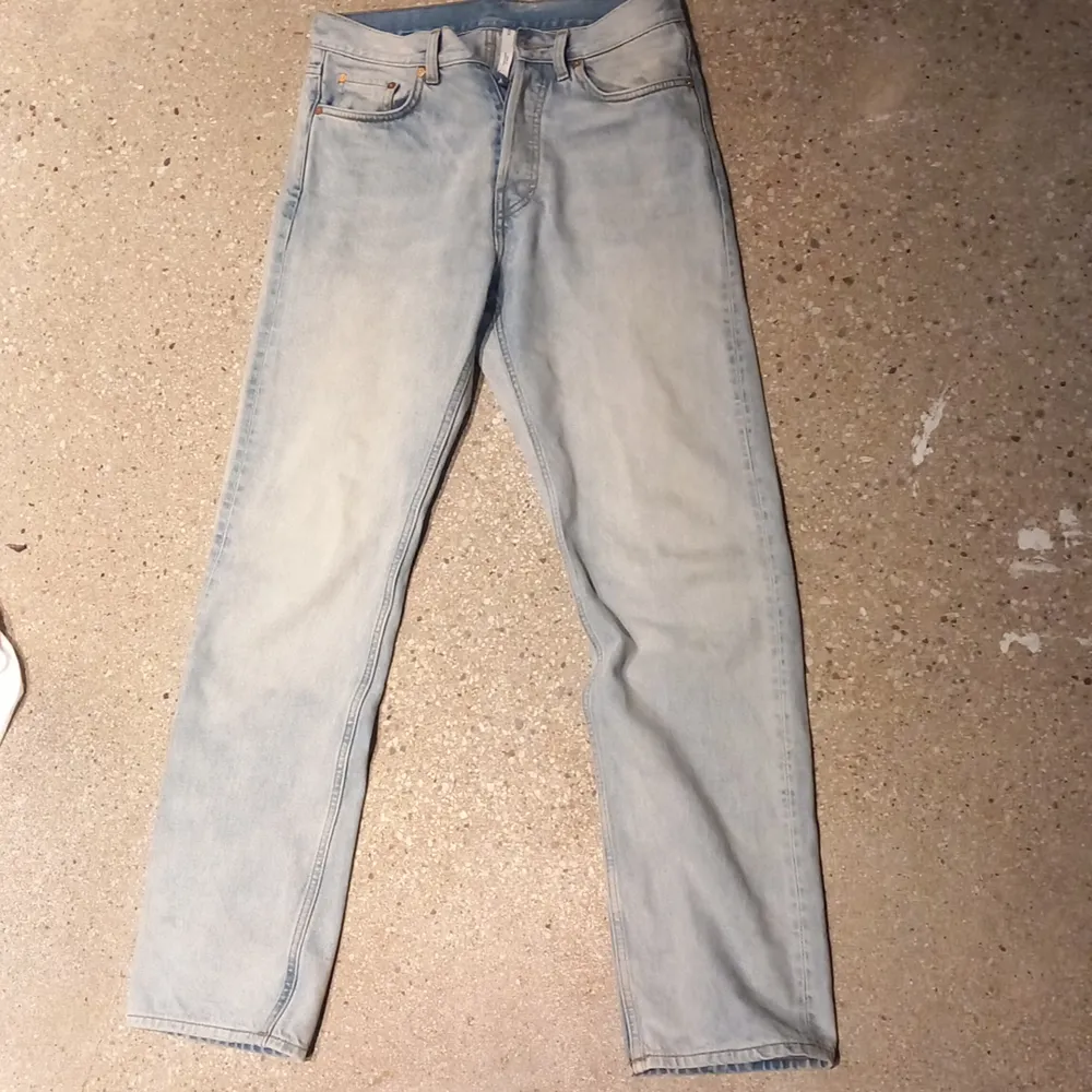 Hej säljer ett par jeans köpt på plick säljer för dem var för små.. Jeans & Byxor.