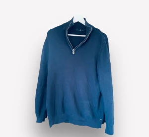 Pelle P halvzip - Vacker tröja i i XL men passar M-L och en ny kostar 1100-1400kr eftersom den är använd säljer jag den för 349kr 