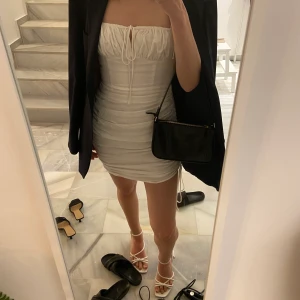 Adoore Santorini  - Otrolig klänning från Adoore! Endast använd två gånger så perfekt skick ☺️