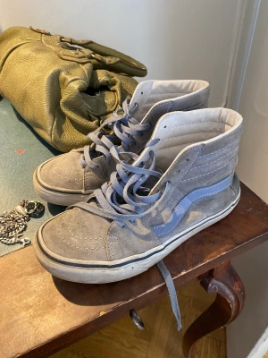 Vans - Vans i helt ok skick! Ganska smutsiga men går att tvätta! 