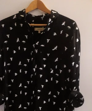 Whyred skjorta - Skjorta med fåglar, nyskick