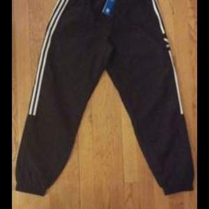 Selling this Adidas pants I got as a gift but didn't fit me and couldn't return as return date expired... 