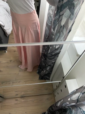 Vintage kjol - En fin sommrig kjol. Väldigt fin och skön, knappt använd. 