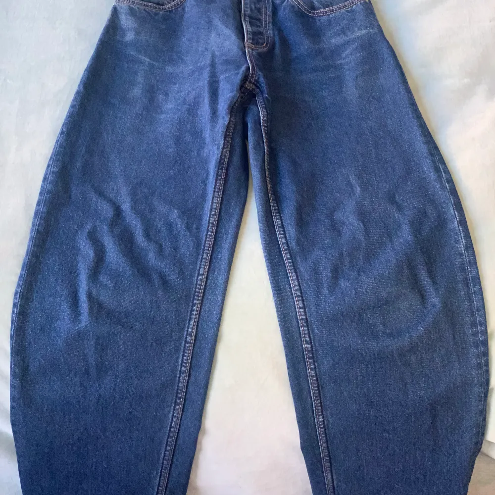 Säljer mina benz jeans från Eytys. Storlek 26x32, köpta för 2200kr.  I god skick några tecken på slitage.  Pris kan diskuteras! Hojta om det är några frågor!   . Jeans & Byxor.