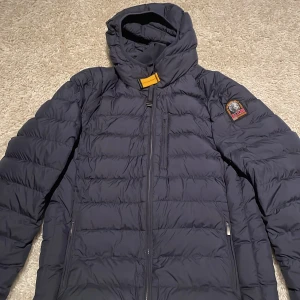 Parajumpers jacka  - Skick: 9/10 inga hål  Storlek: Y-L/172cm 