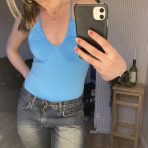 Body - Snygg body i blått!!💙💙perfekt till fest!!