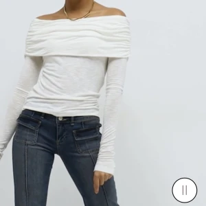Off shoulder topp - Helt ny som jag fick hem igår, behöver en större storlek därav säljer🤍