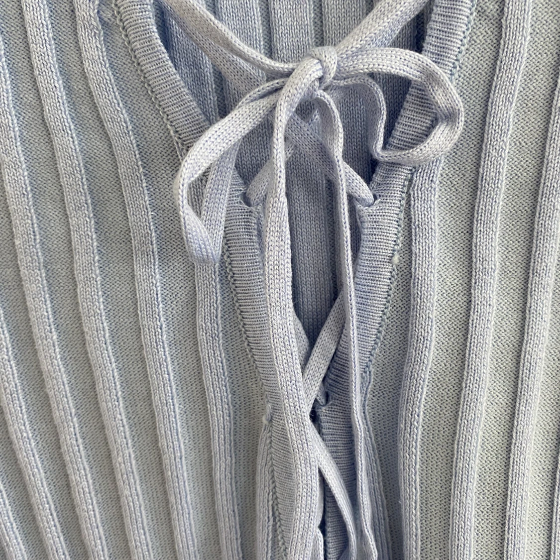 Stickad topp med snörning - 91