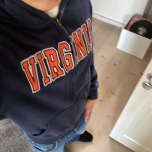 Zip hoodie - Vintage zip hoodie. Använd 1 gång. Köpt på beyond retro