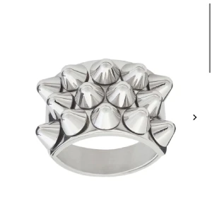 Edblad ring - Säljer min skitsnygga edblad ringen för den inte kommer till användning längre. Skicka om du vill ha privata bilder💗💗 Pris kan diskuteras vid snabb affär💗👌🏼