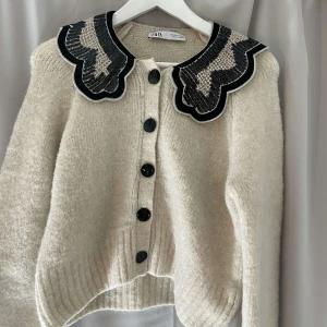 Kofta  - Säljer denna så fina cardigan från zara💞