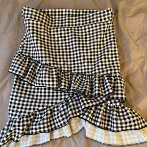 Volangkjol - Såååå fin volangkjol perfekt till sommaren😍😍jättefin som topp också