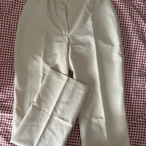 Kostymbyxor  - Äldre vero moda kostymbyxor! Så snygga men tyvärr får jag inte på mig dem längre🤎