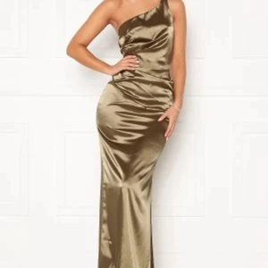 Nicolefalcani balklänning  - Jätte fin lyxig bal/bröllopsklänning från Nicole falcani. Finns ej kvar i sortimentet längre. Används en gång på min bal💗